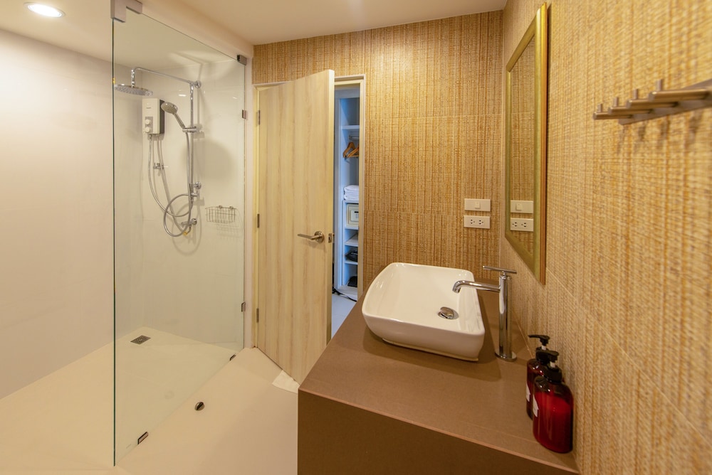 Farmhouse Hotel Ranong 24/68