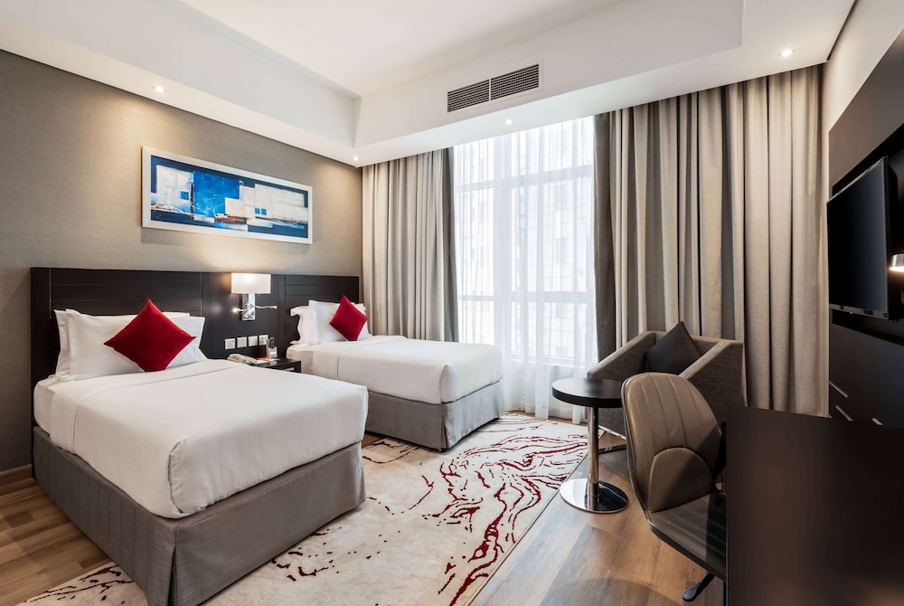 DELUXE, TWIN BEDS, SMOKING