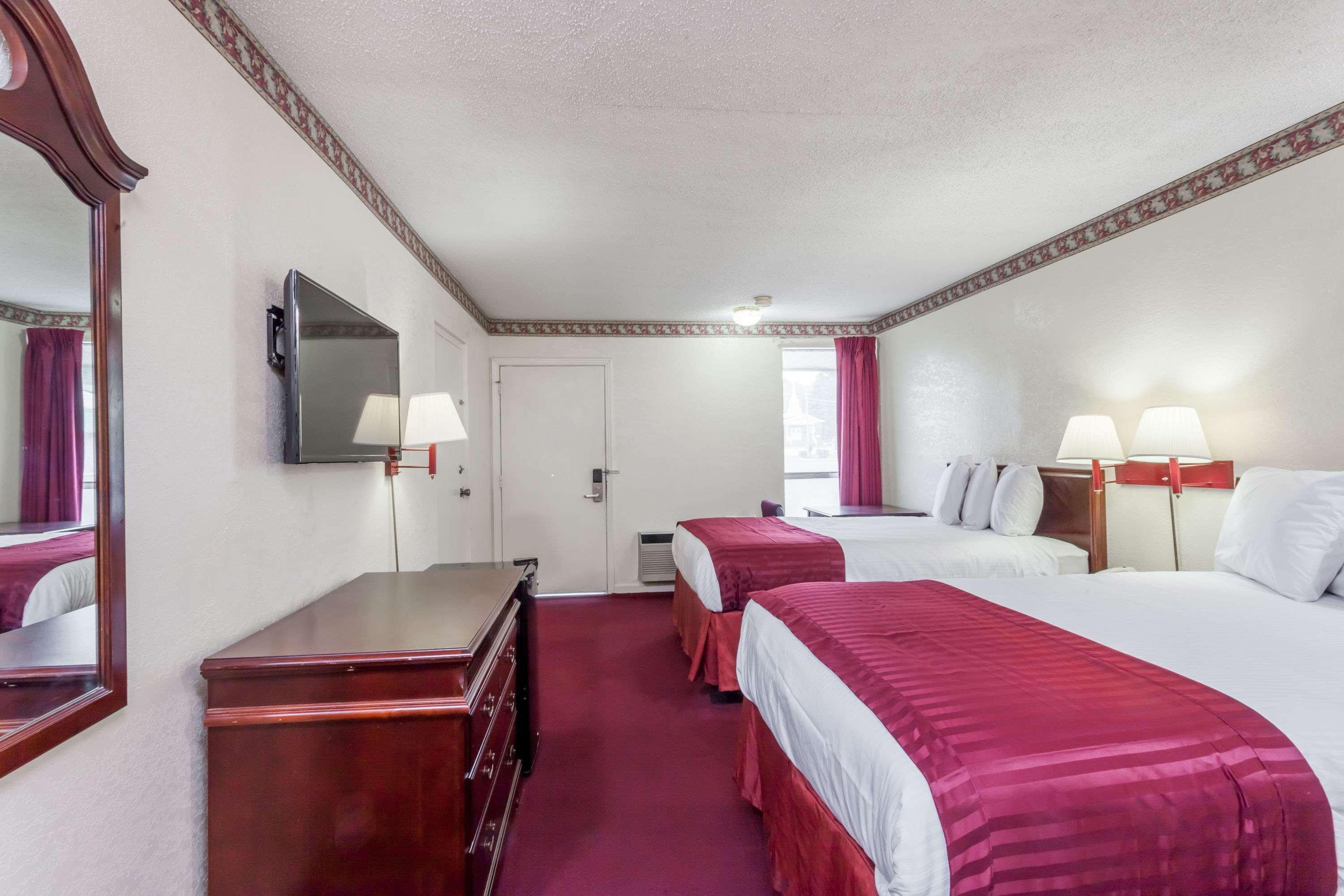 Knights Inn Hurricane Mills 15/29