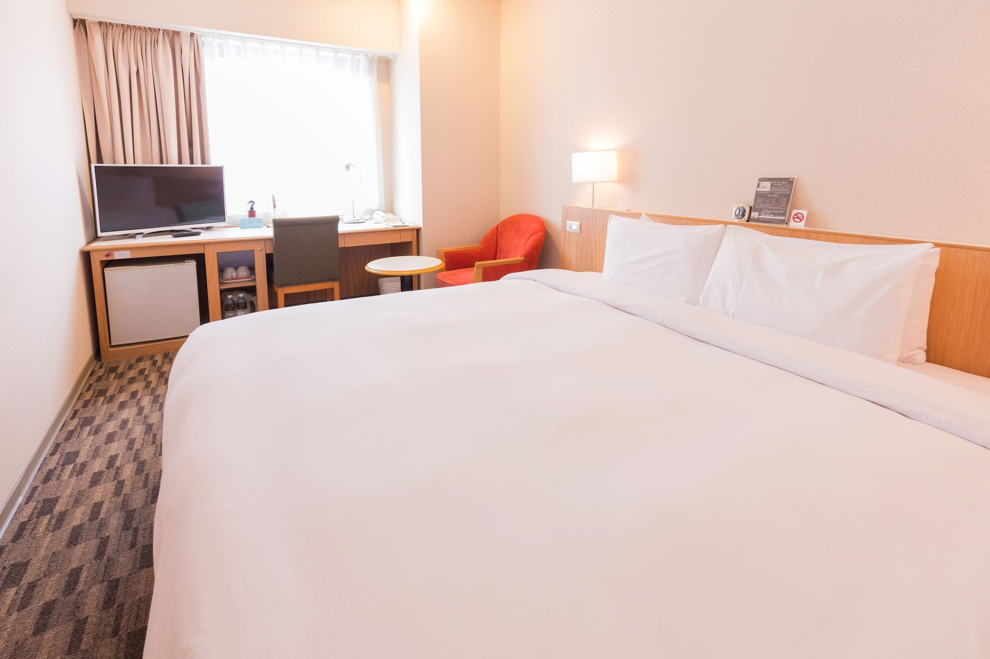 ROOM, DOUBLE BED