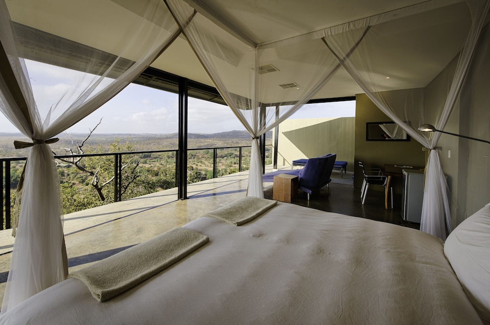 The Outpost Lodge 30/77