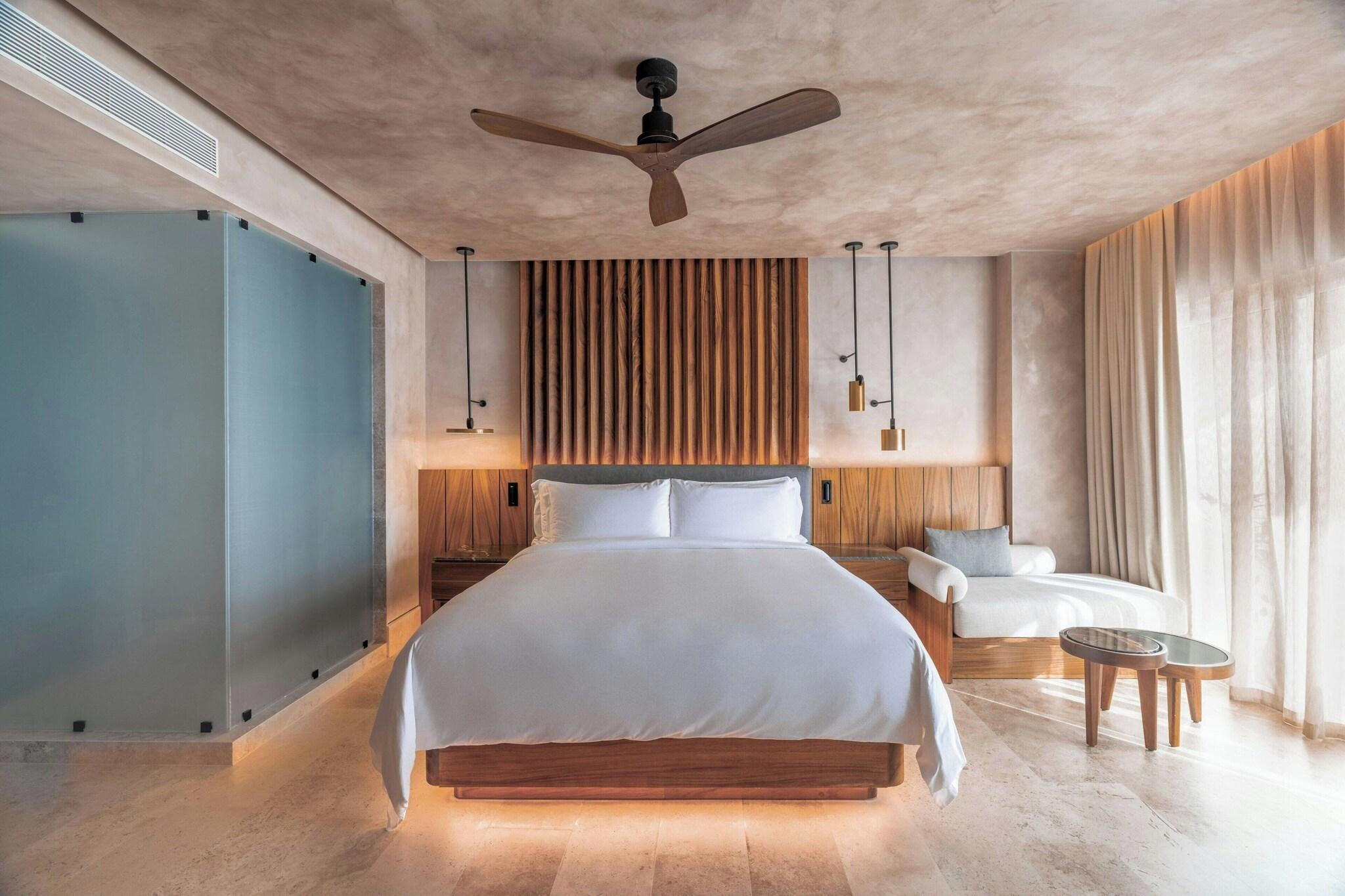 Junior Suite, King Bed, Ocean Front