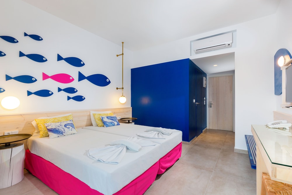 DOUBLE ROOM DELUXE GARDEN VIEW