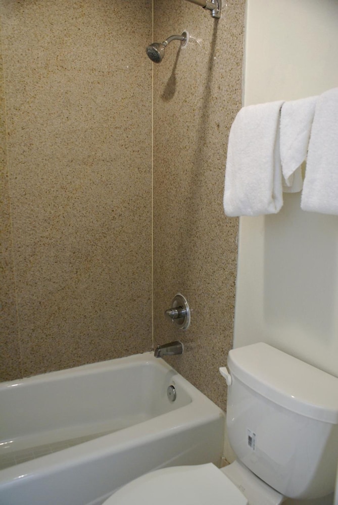 Colony Inn Buena Park 61/64