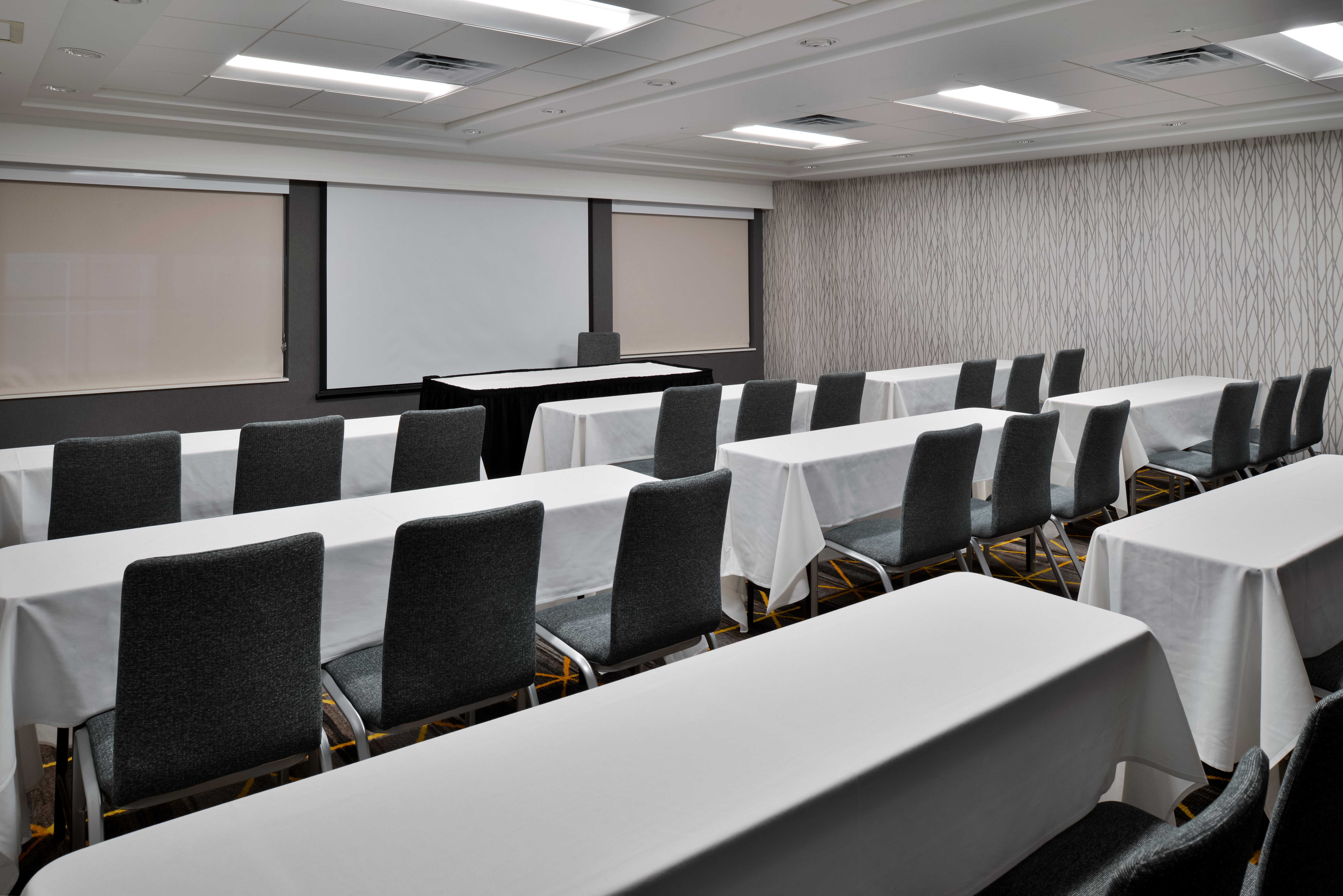 Holiday Inn Hotel And Suites Overland Park Convention Center 42/48