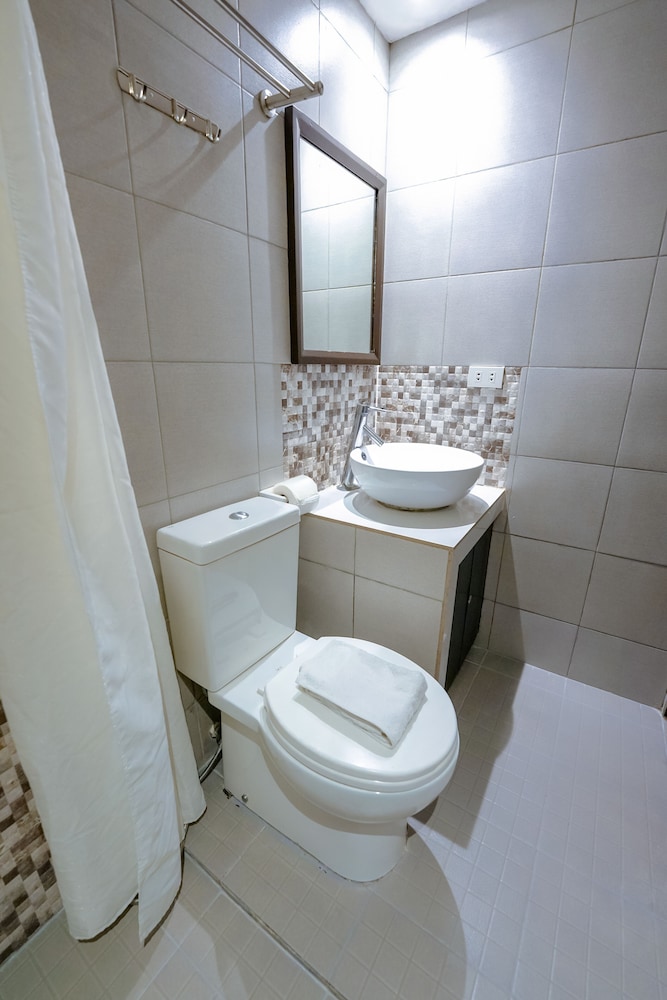 Emerald Boutique Hotel 53/55