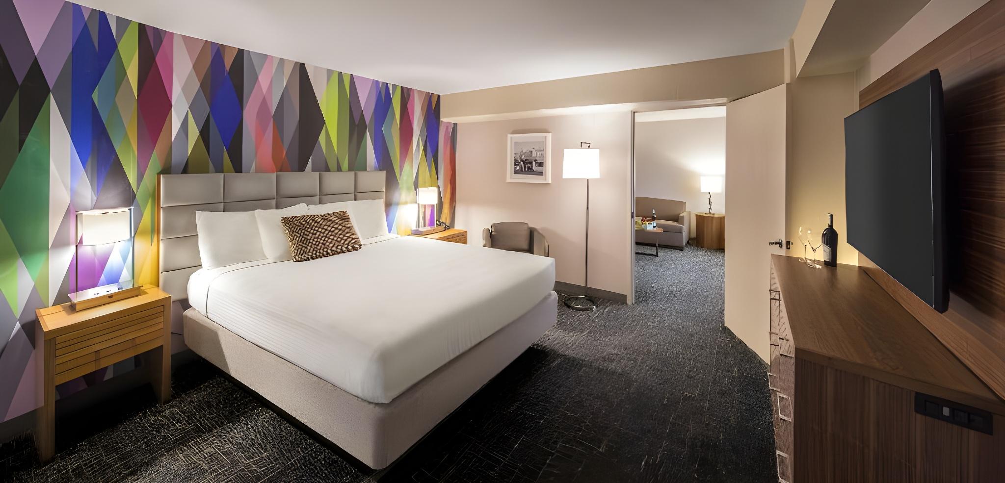 Mini, Junior Suite, King Bed, High Floor