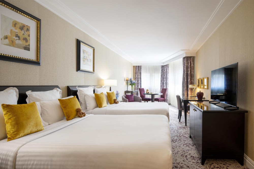 Warwick Paris Champs-Elysees 15/64