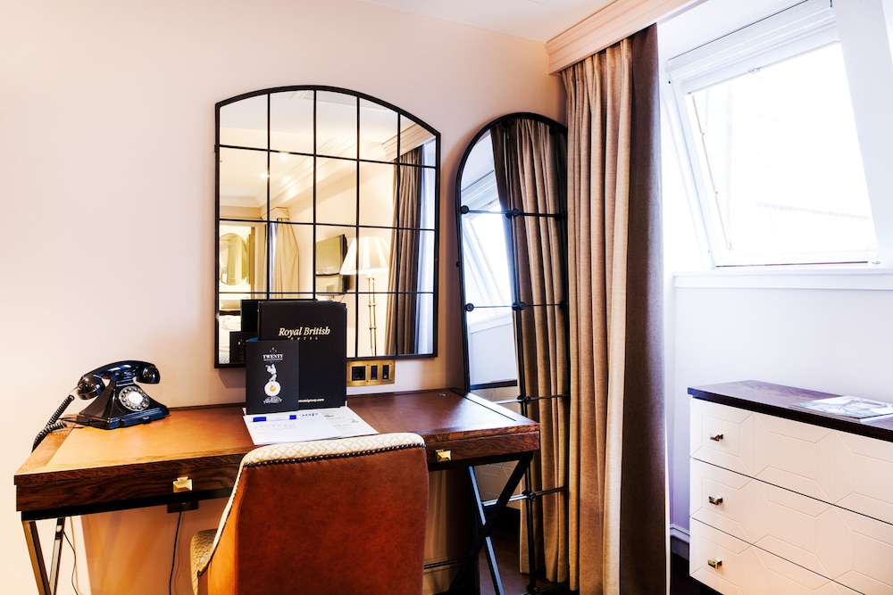 Hotel Indigo Edinburgh - Princes Street, an IHG Hotel (ex Royal British) 78/82