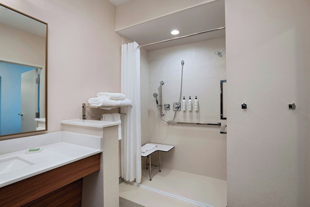 Fairfield Inn & Suites Fort Worth Alliance Airport 17/18