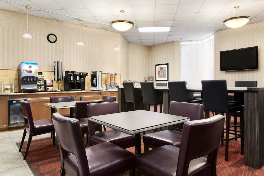 Travelodge By Wyndham Lloydminster 29/33