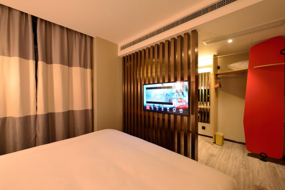IBIS Shanghai New Hongqiao Hotel 50/68