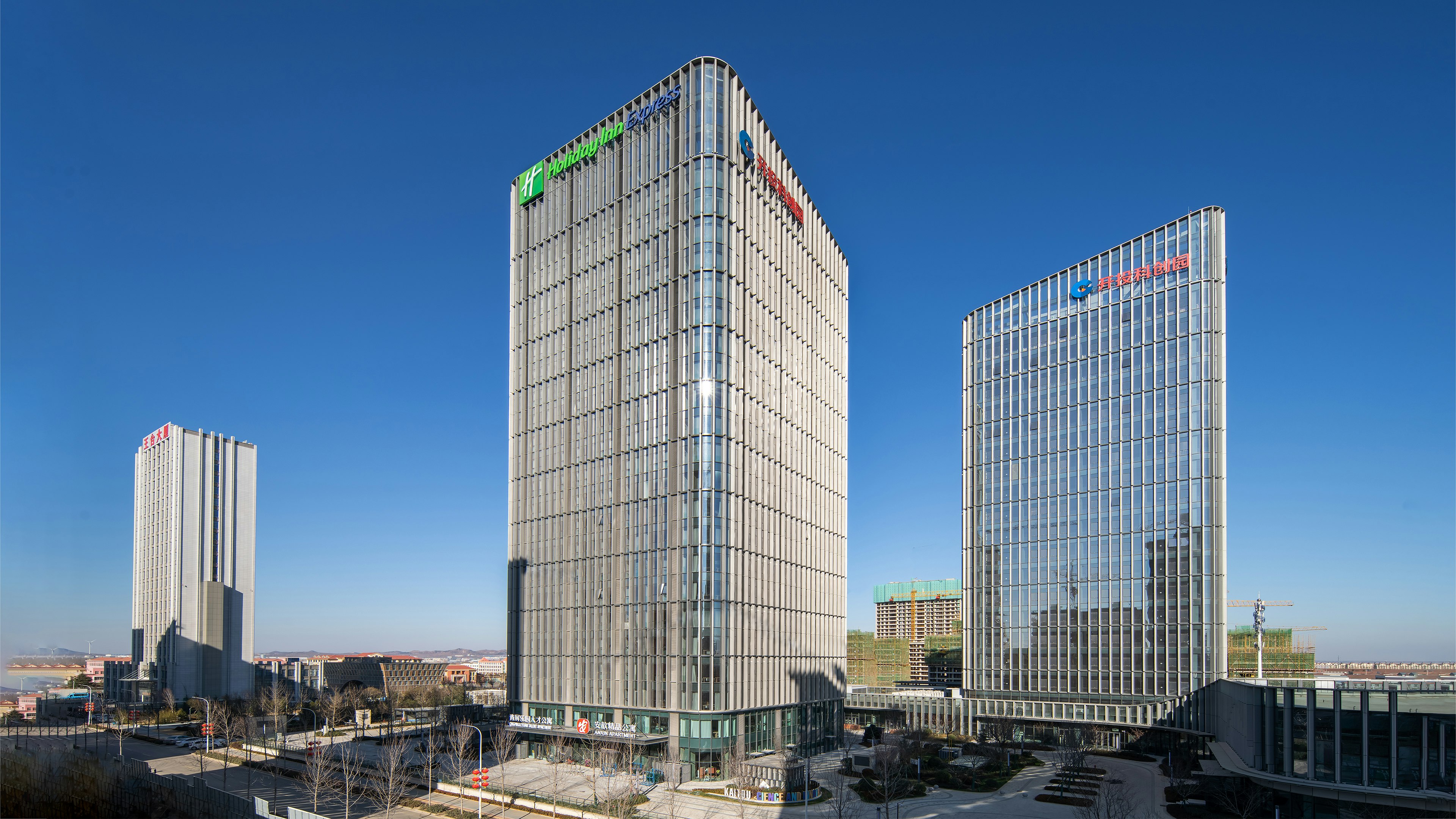 Holiday Inn Express Qingdao Northern West Coast 4/45