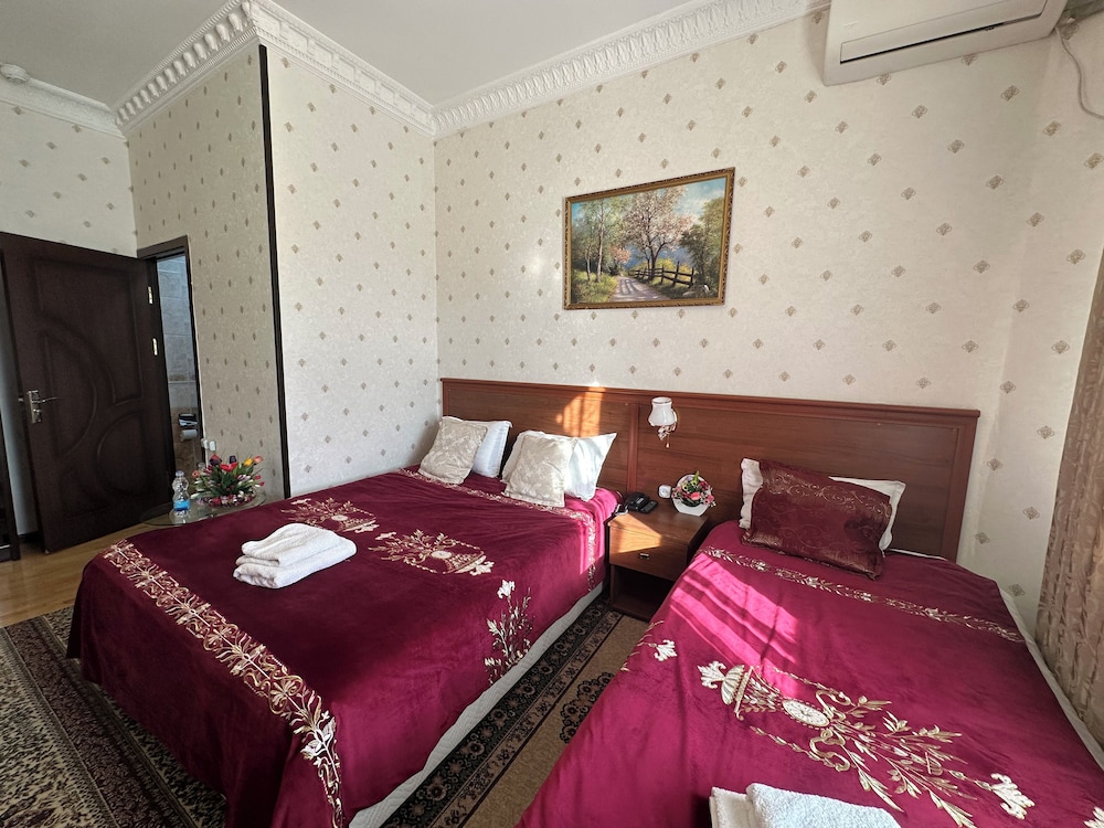 Sarbon Hotel 30/72