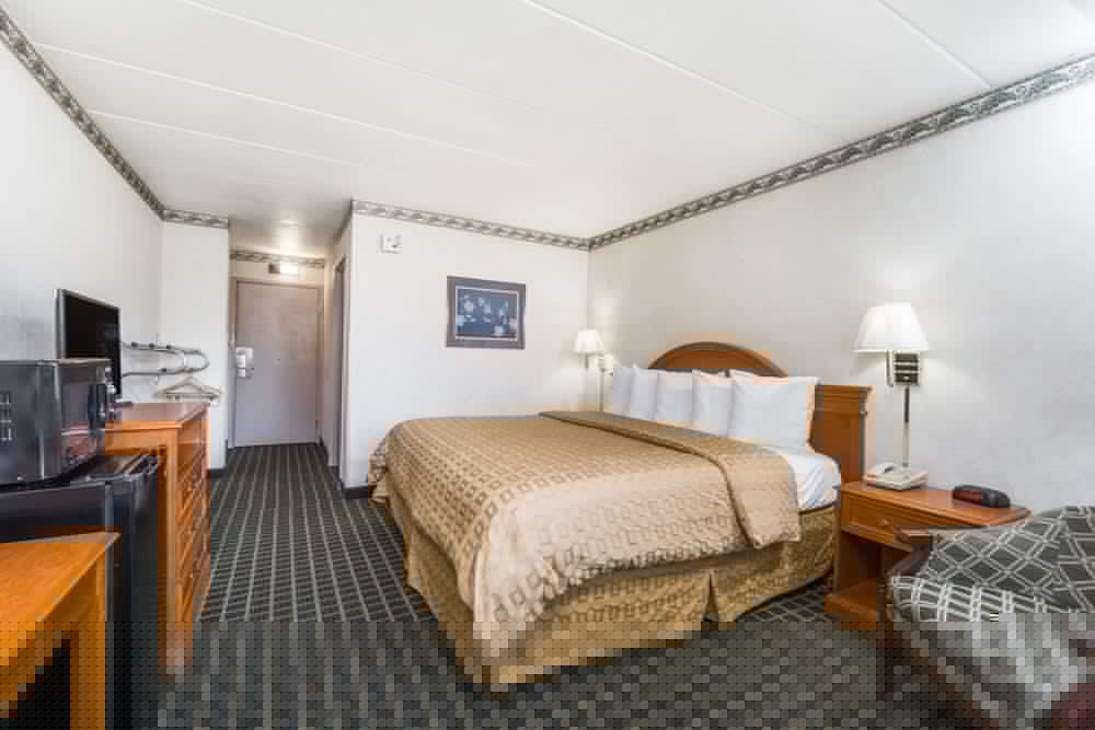 Days Inn by Wyndham Columbus East Airport 9/22