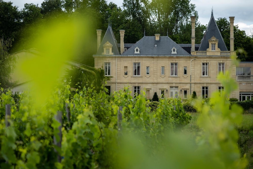 Chateau De Meyre 38/48