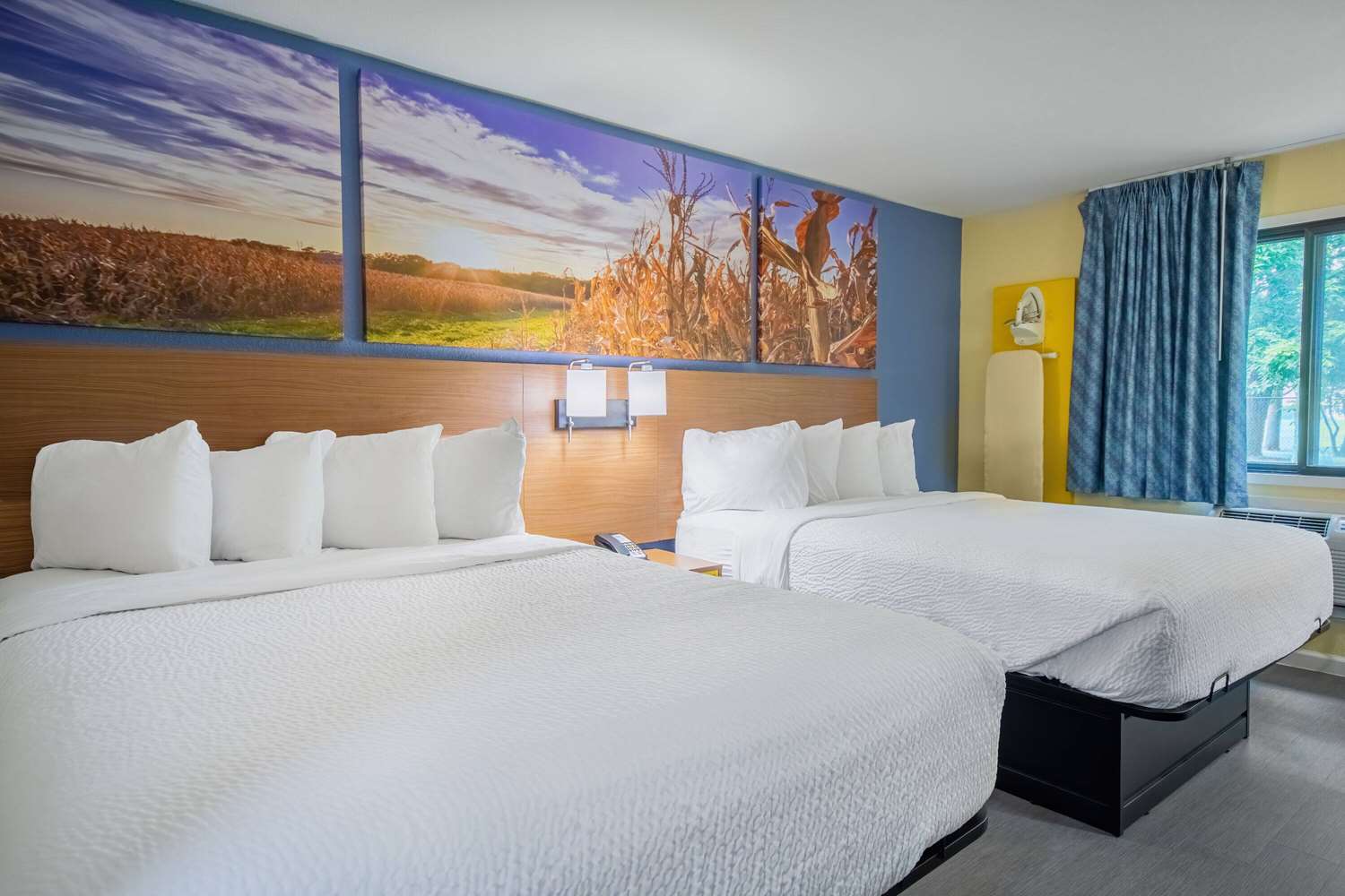 Days Inn & Suites by Wyndham Waterloo 7/30