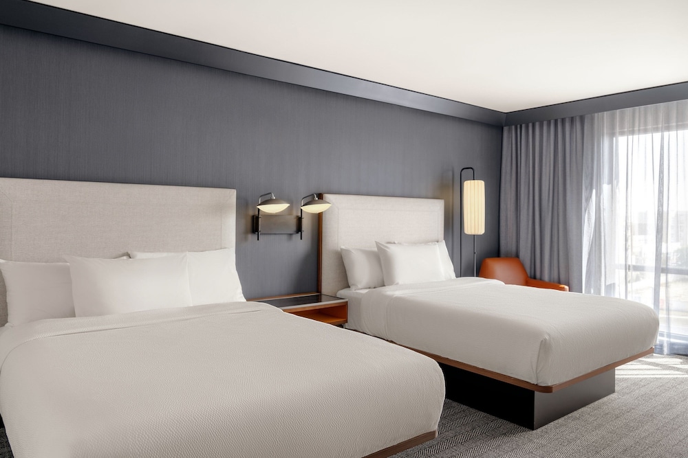 غرفة بسريرين كوين لذوي الإعاقة