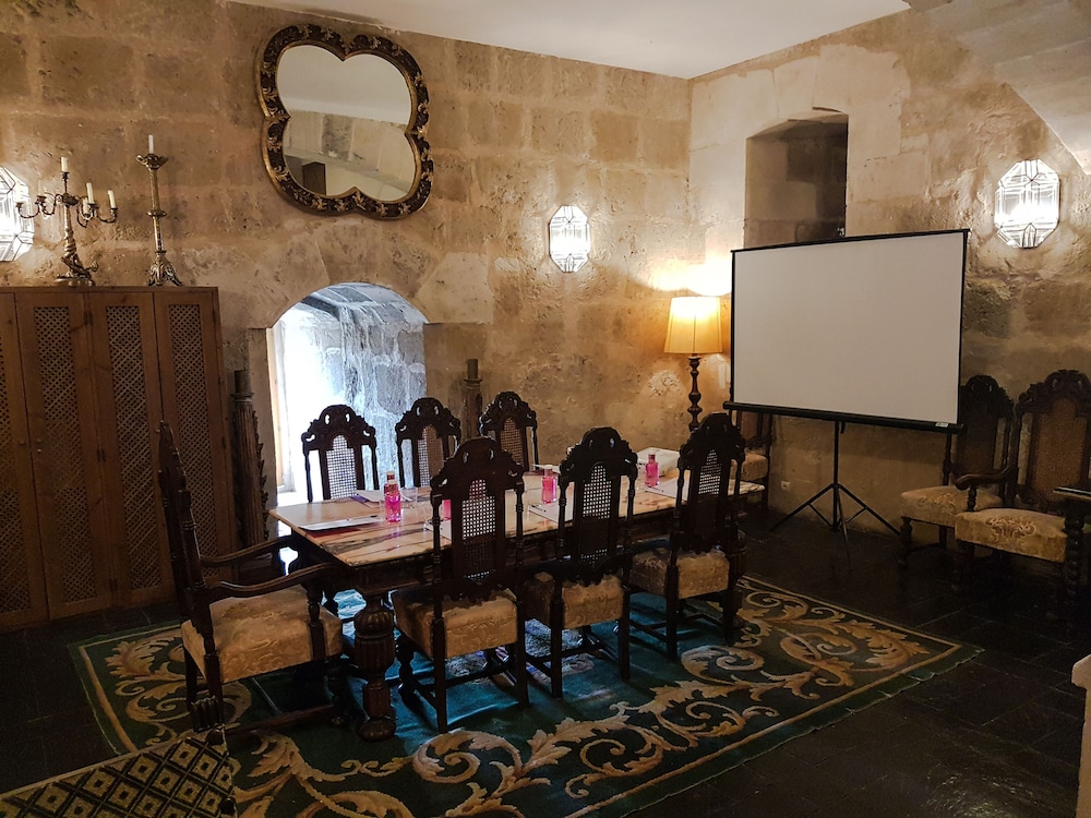 Posada Real Castillo Del Buen Amor 50/65