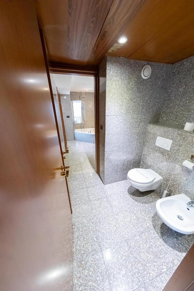 Hotel Goldstar Resort And Suites 50/50