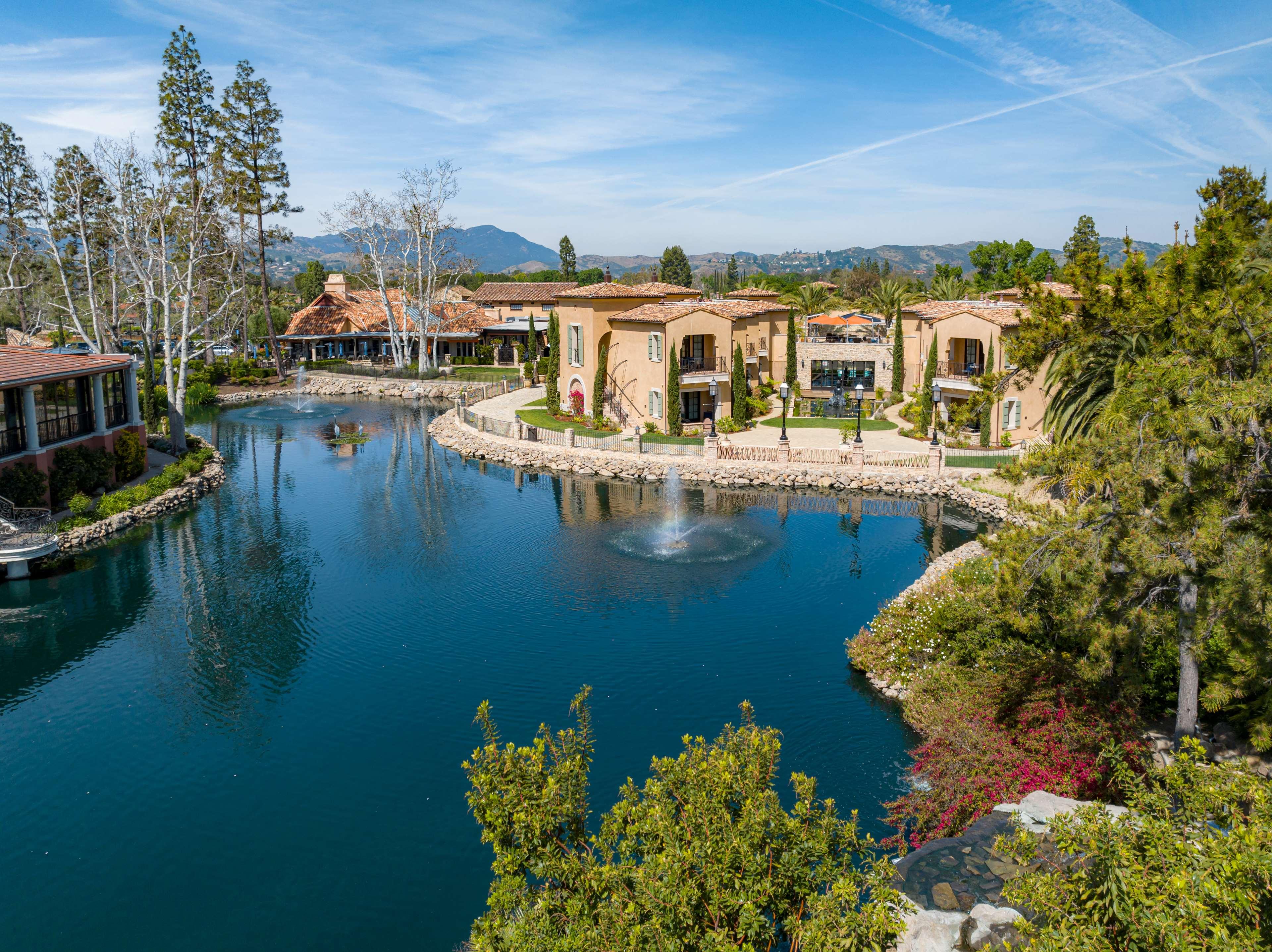 THE WESTLAKE VILLAGE INN 33/36
