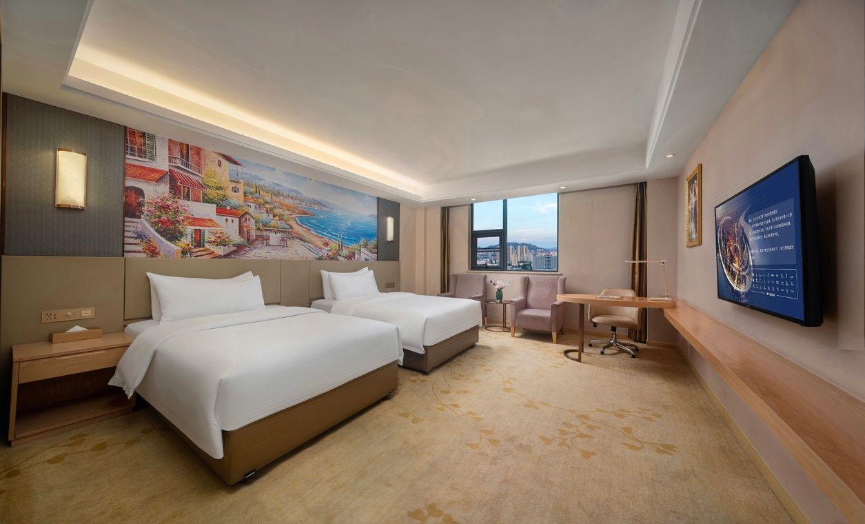 Vienna International Hotel (Xinyang Railway Station) 34/51