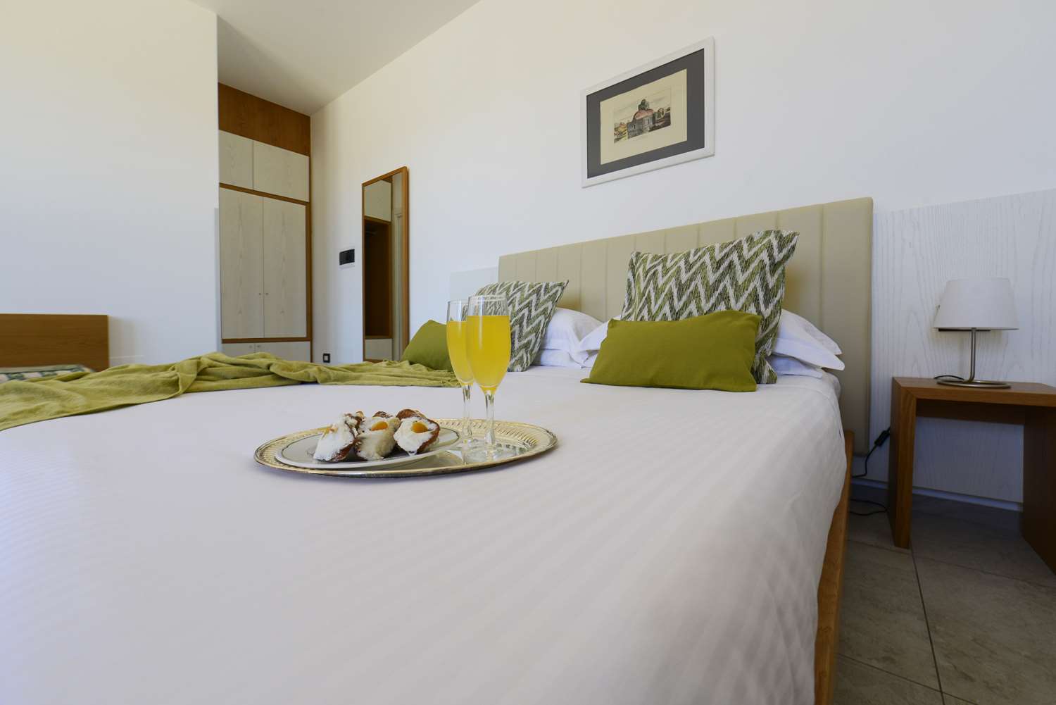Standard, Convertible Double Bed