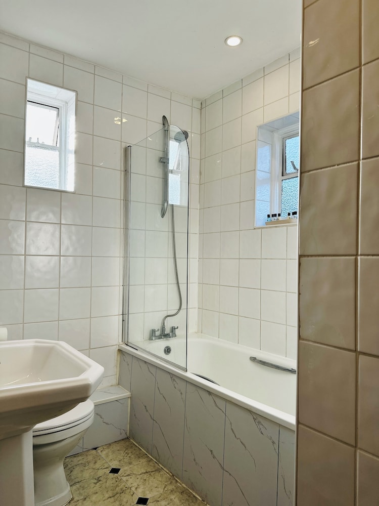 OYO Crown Hotel Stone 45/50