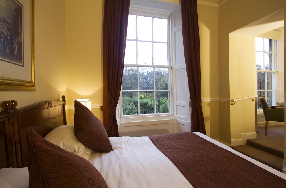 Royal Scots Club Hotel 25/56