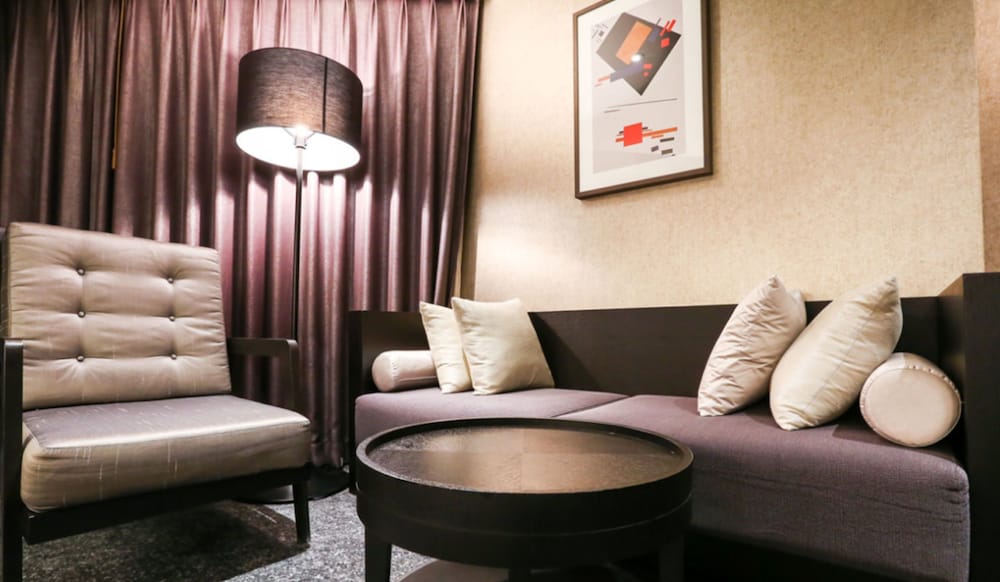 Swiss Grand Hotel 25/42