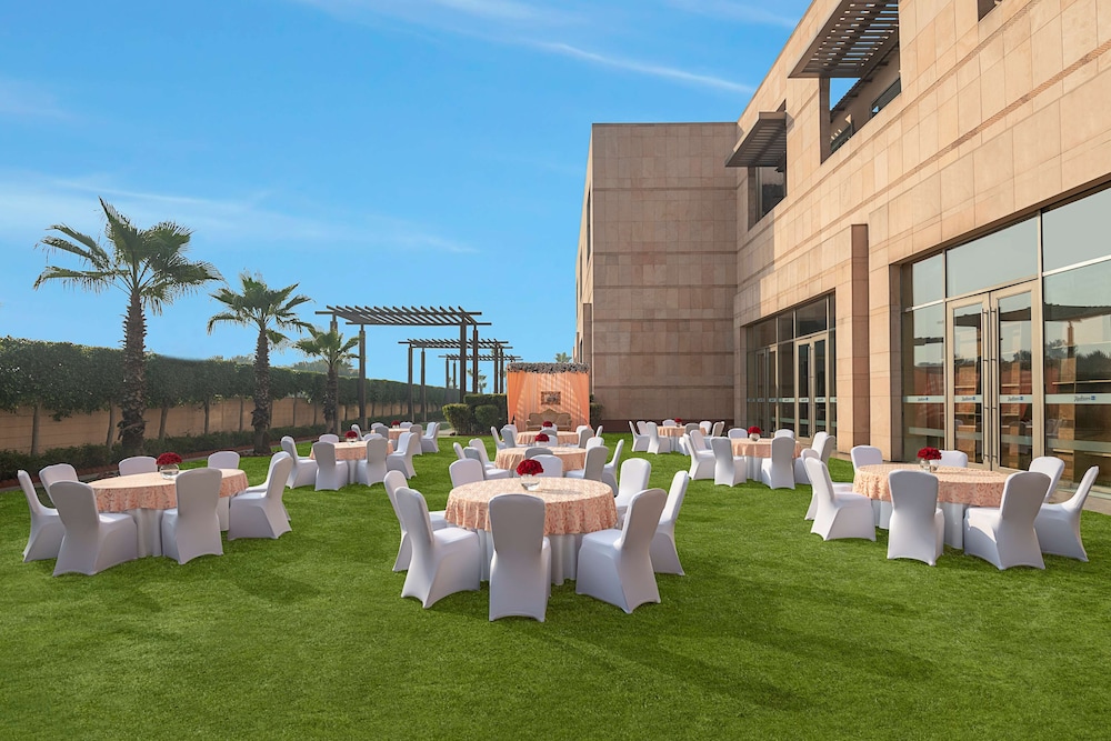 Radisson Blu Hotel Amritsar 68/70