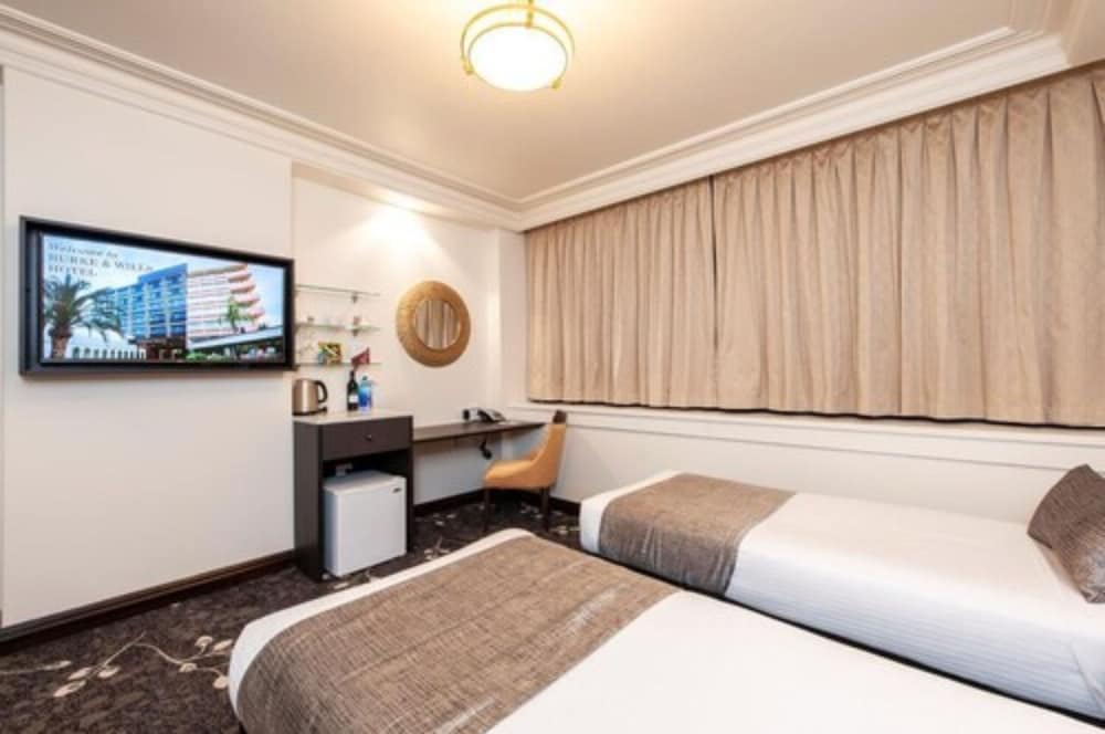 BURKE & WILLS HOTEL 27/63