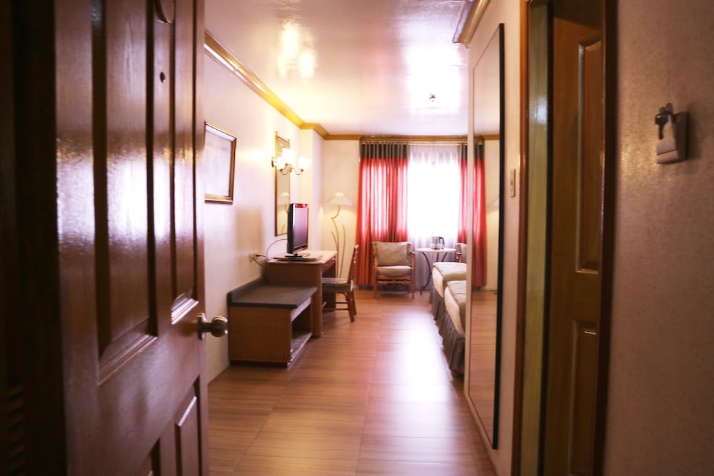 Golden Pine Hotel 25/41