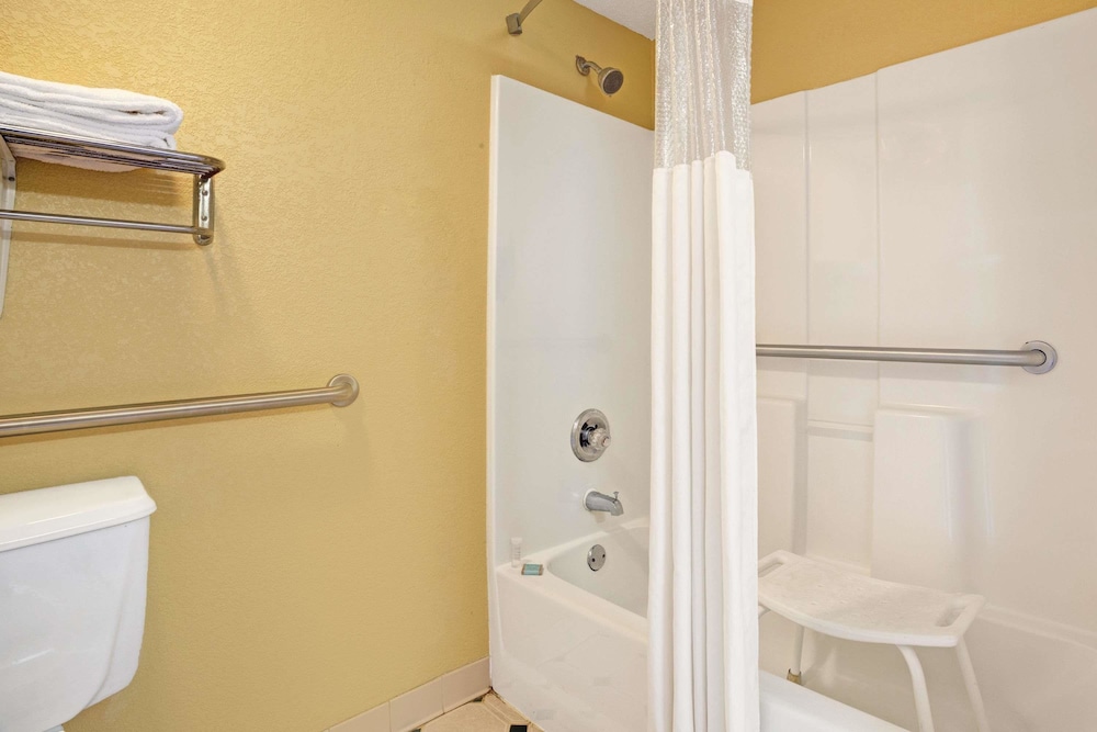 Travelodge By Wyndham Forest Park Atlanta South 17/27