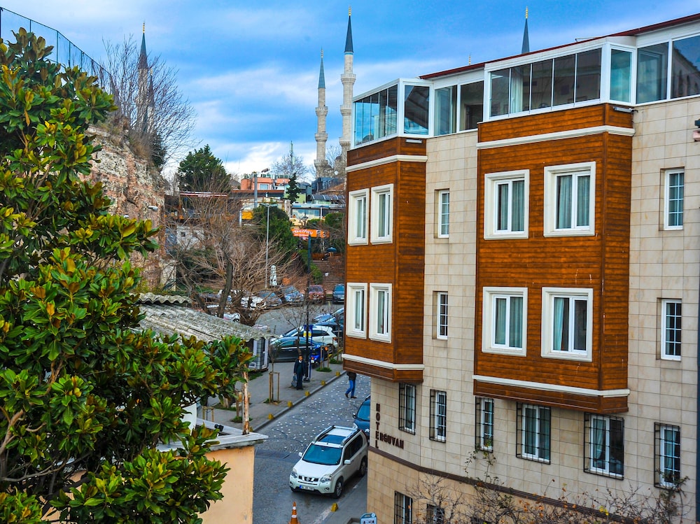 Erguvan Hotel 58/68
