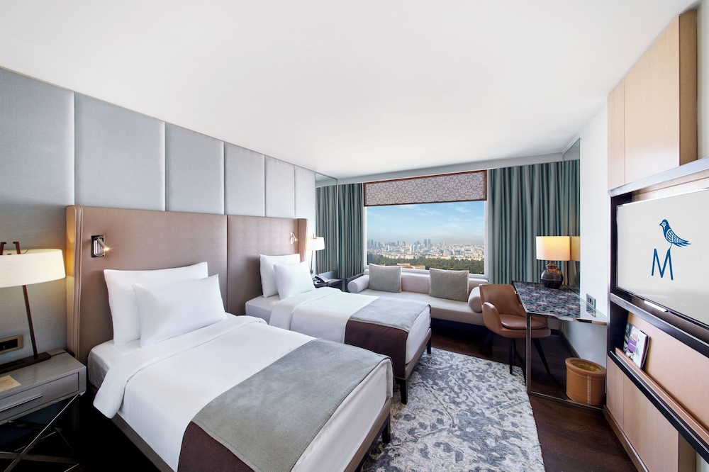 CLUB, CITY VIEW, LOUNGE ACCESS