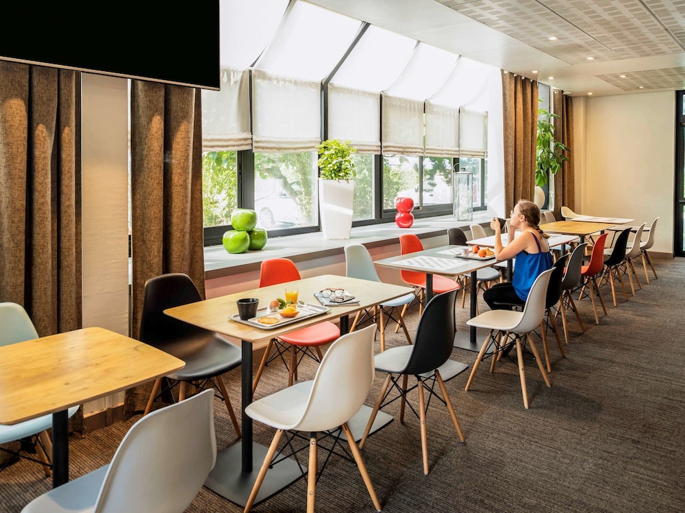 Ibis Creteil 51/68