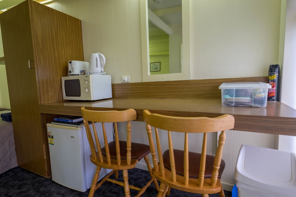 Pioneer Station Motor Inn 36/57