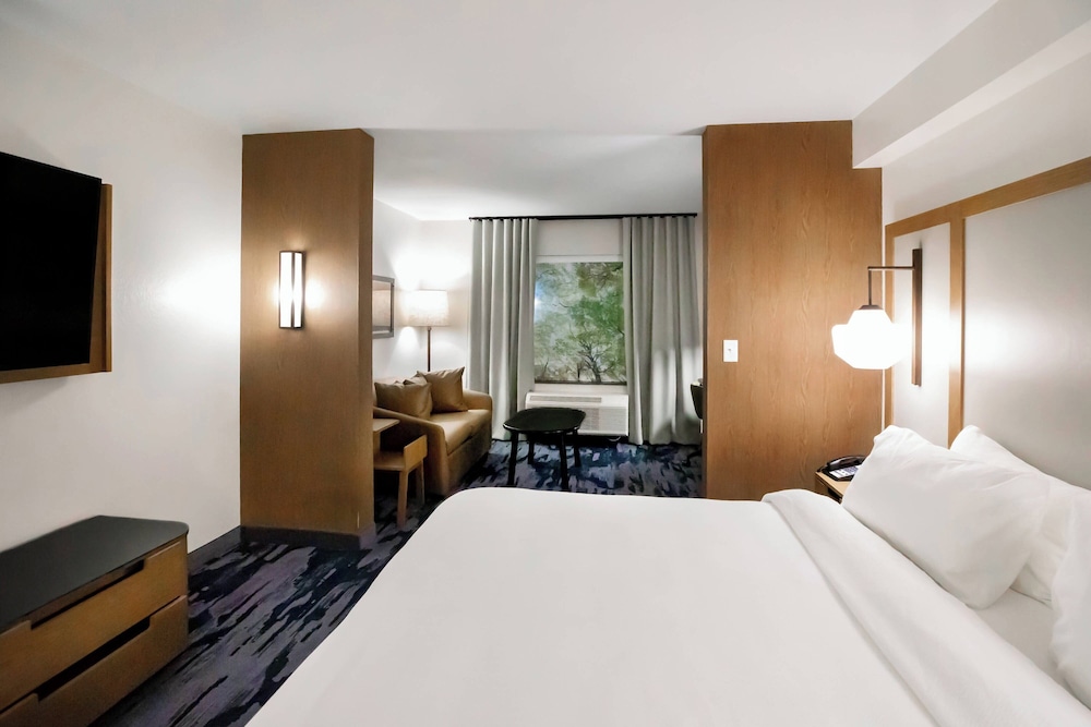 Suite, King Bed, Sofa, Accessible