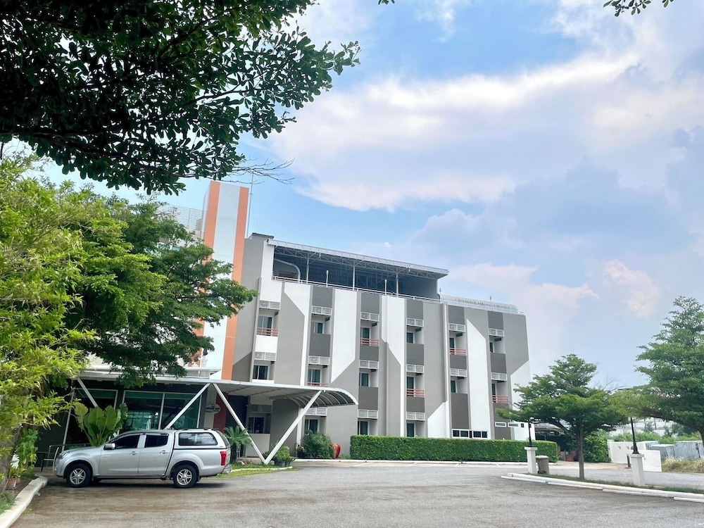 Tharakiree Place Hotel 42/45