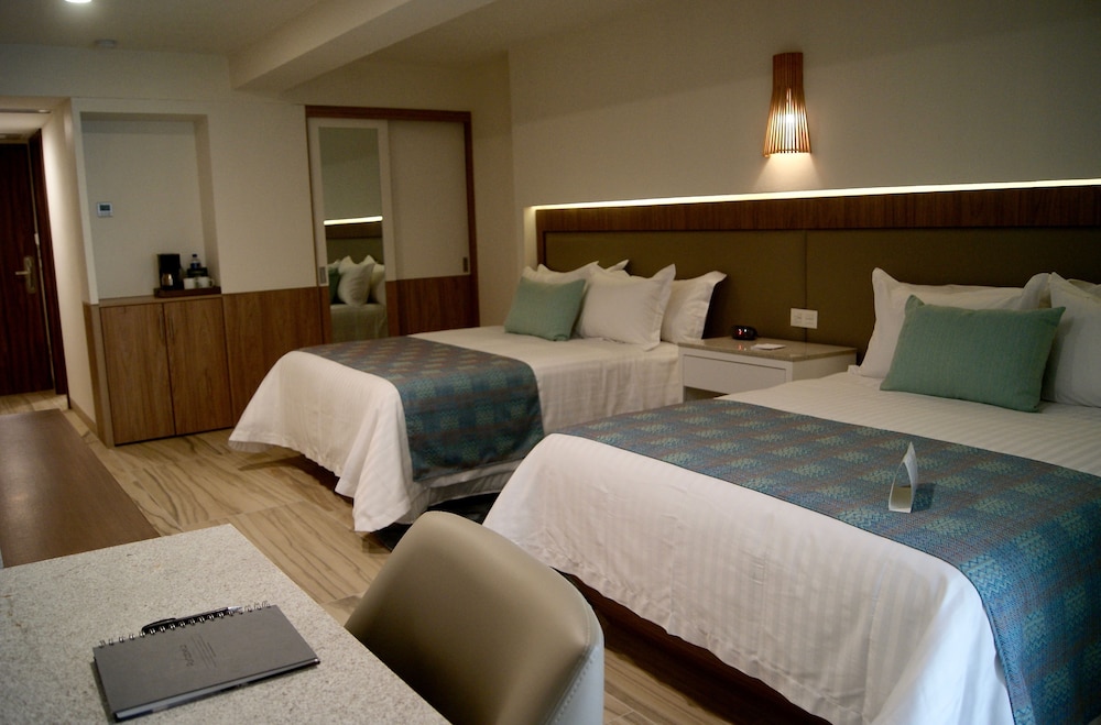 Hotel Velvet Plaza 15/64