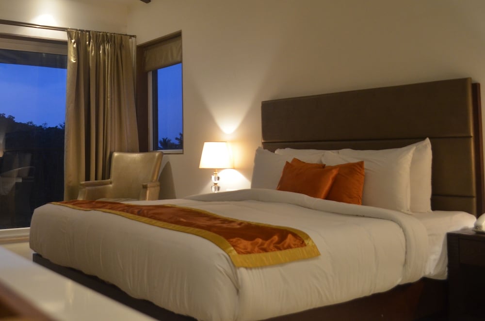 Lemon Tree Hotel Candolim Goa 10/25