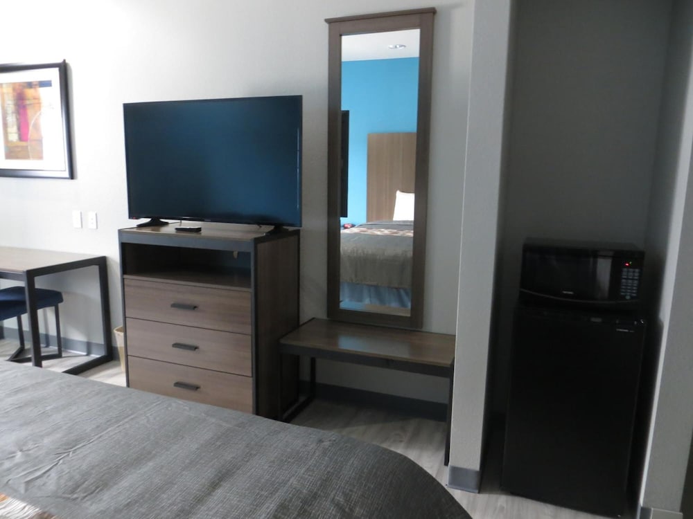 Haven Inn & Suites Willowbrook 25/37