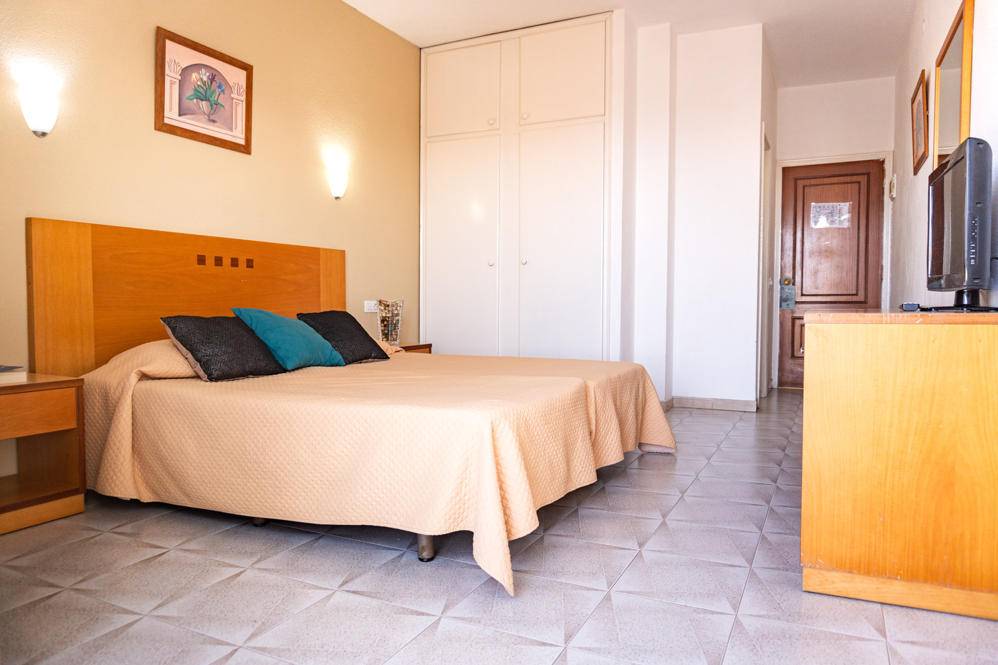 Standard, Double or Twin Bed