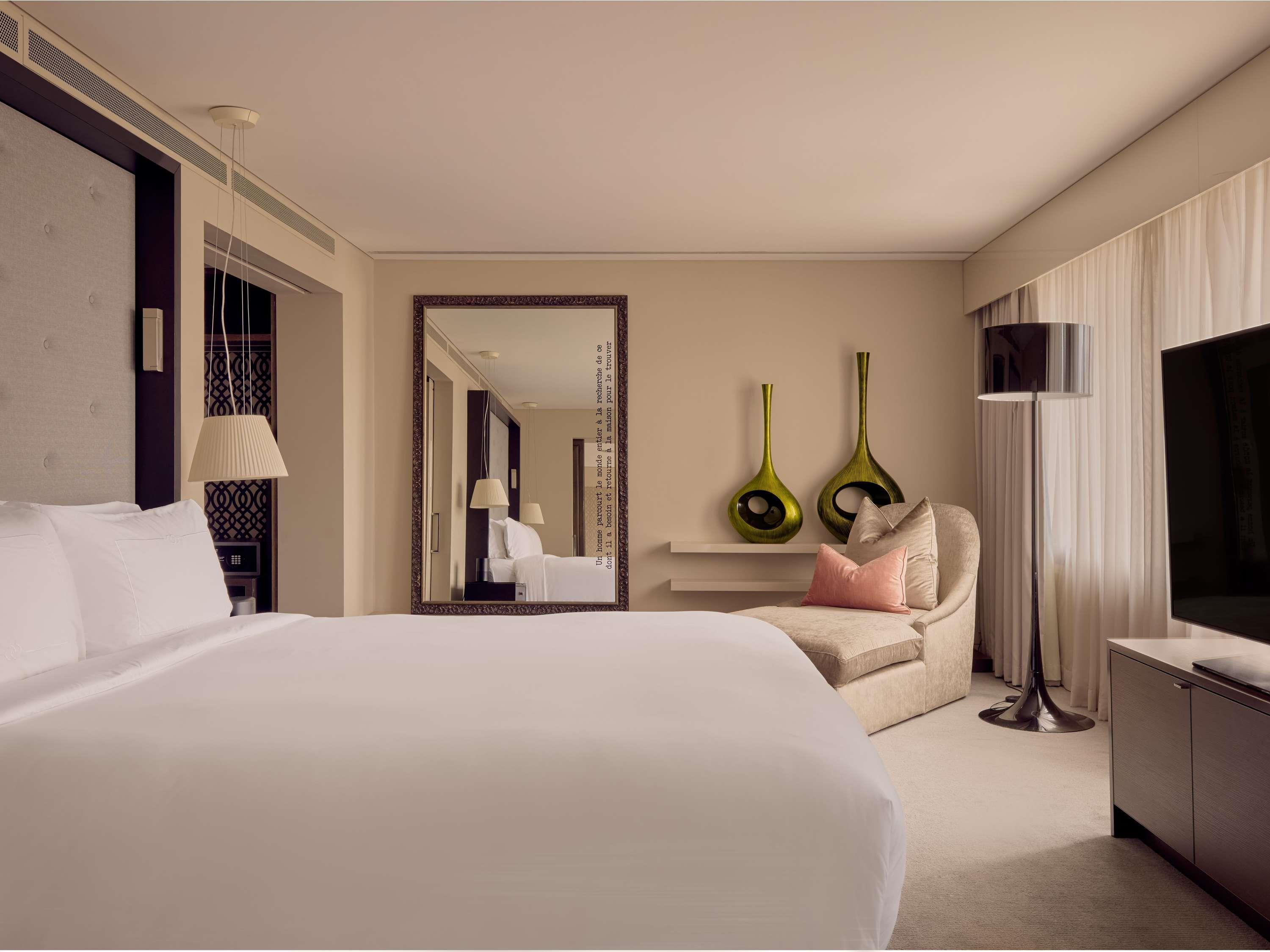 Opera, Suite, King Bed, City View, Living Area