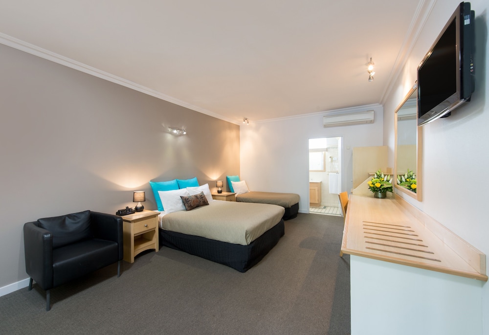 Berri Hotel 34/63