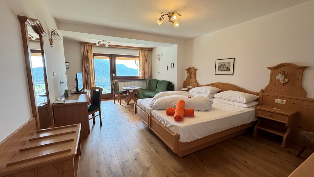 MIRABELL SILENCE & SCHLOSSHOTEL 10/50