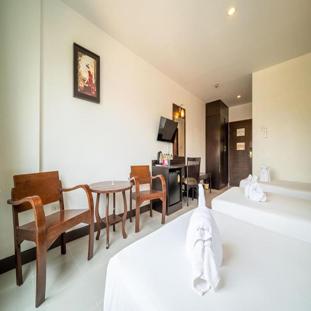 Sunday JA Plus Hotel 34/65