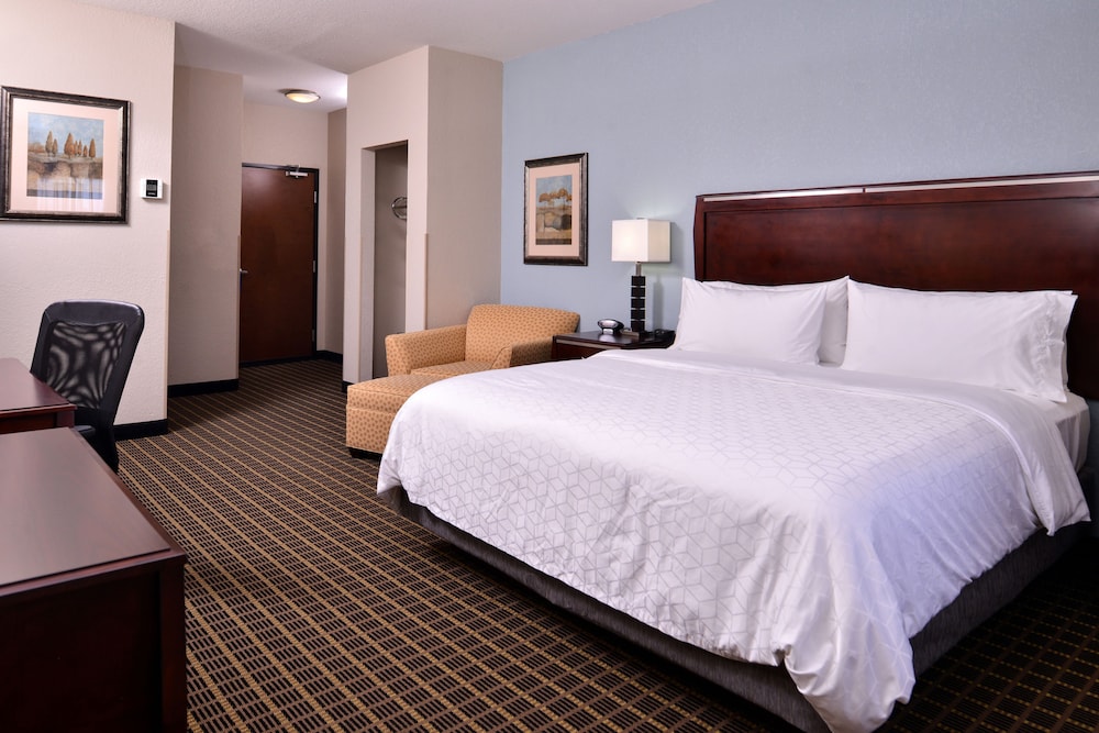 Holiday Inn Express Hotel And Suites Pittsburg 14/73