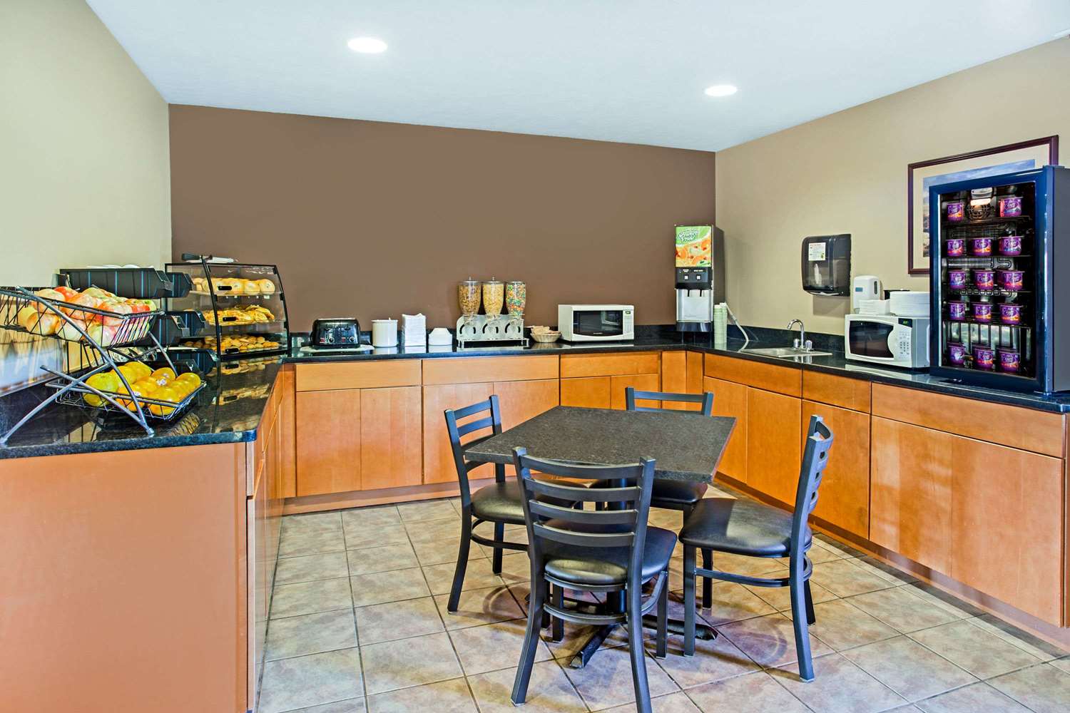 Microtel Inn Suites Holland Mi 14/18